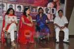 Roop Kumar Rathod, Sonali Rathod at the launch of Manesha Agarwal_s album Padaro Mhare Dess.. in Parel on 2ns May 2011 (4).JPG
